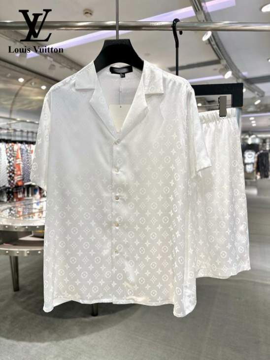 Picture of LV Shirt Pant Suits _SKULVM-3XL24cn18423070